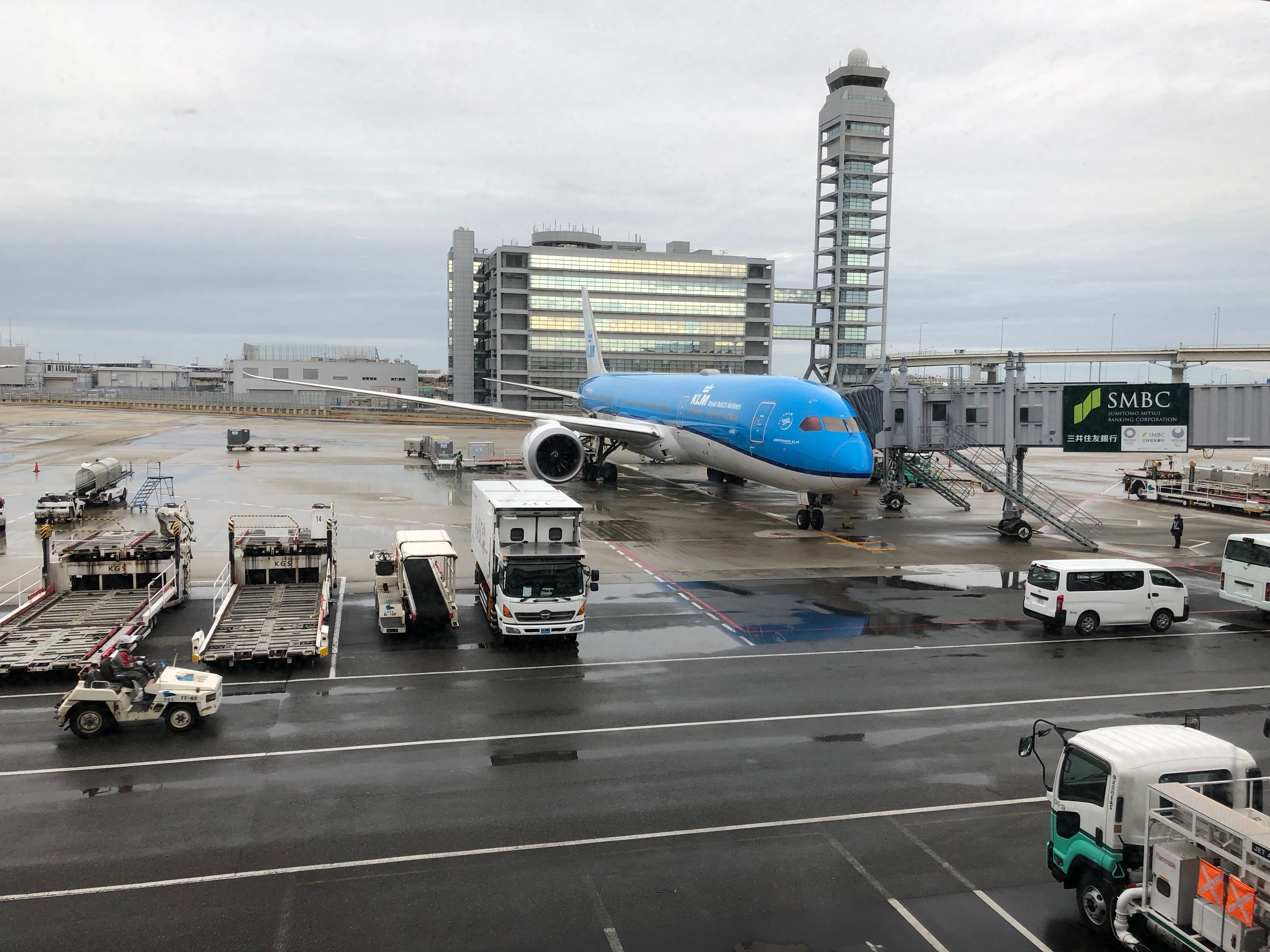 Klmオランダ航空 関空 アムステルダム Kl868 エコノミー搭乗レビュー 機内食 座席など紹介