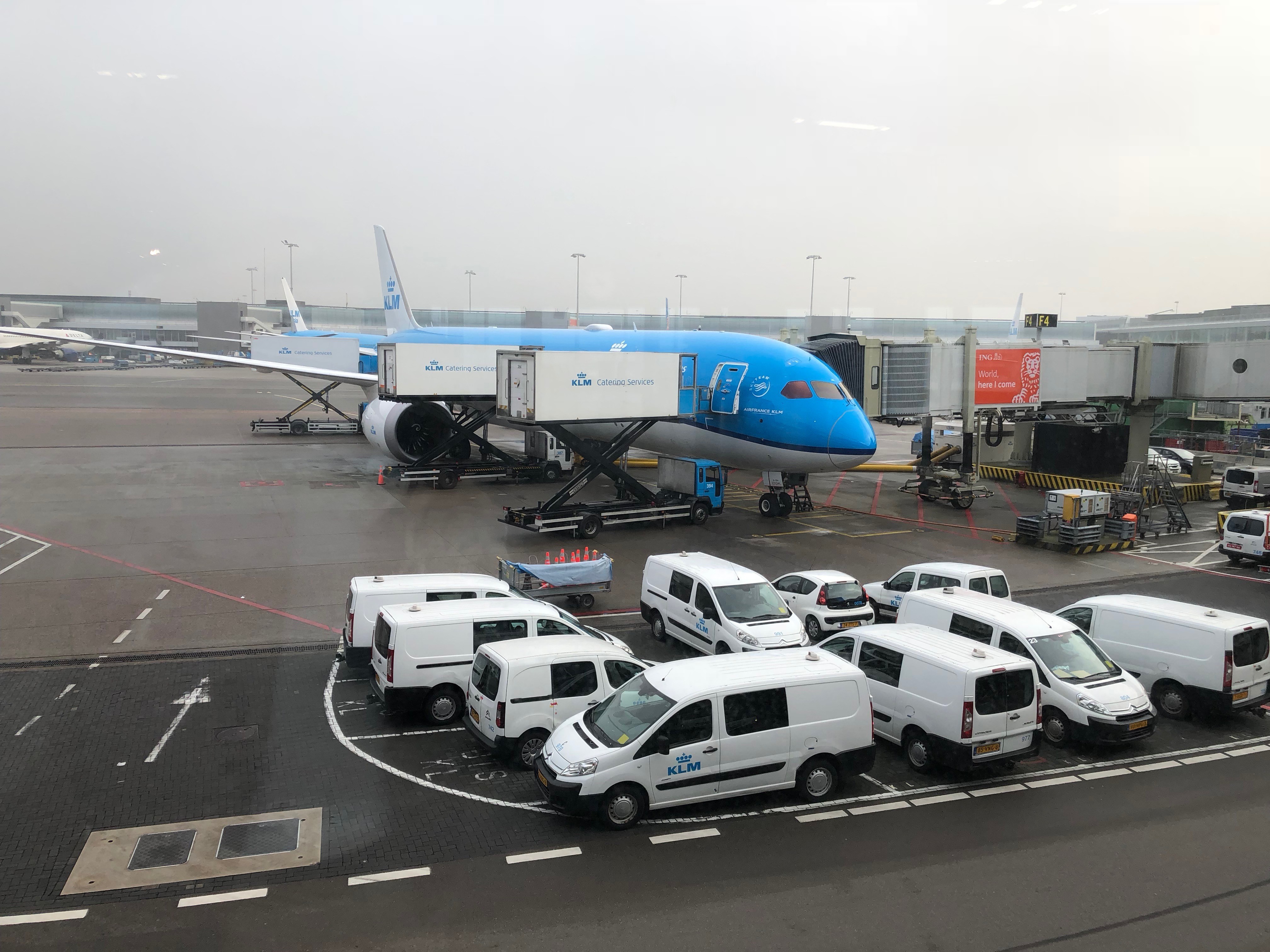 Klmオランダ航空 アムステルダム 関空 ビジネスクラス搭乗レビュー 機内食 座席など紹介