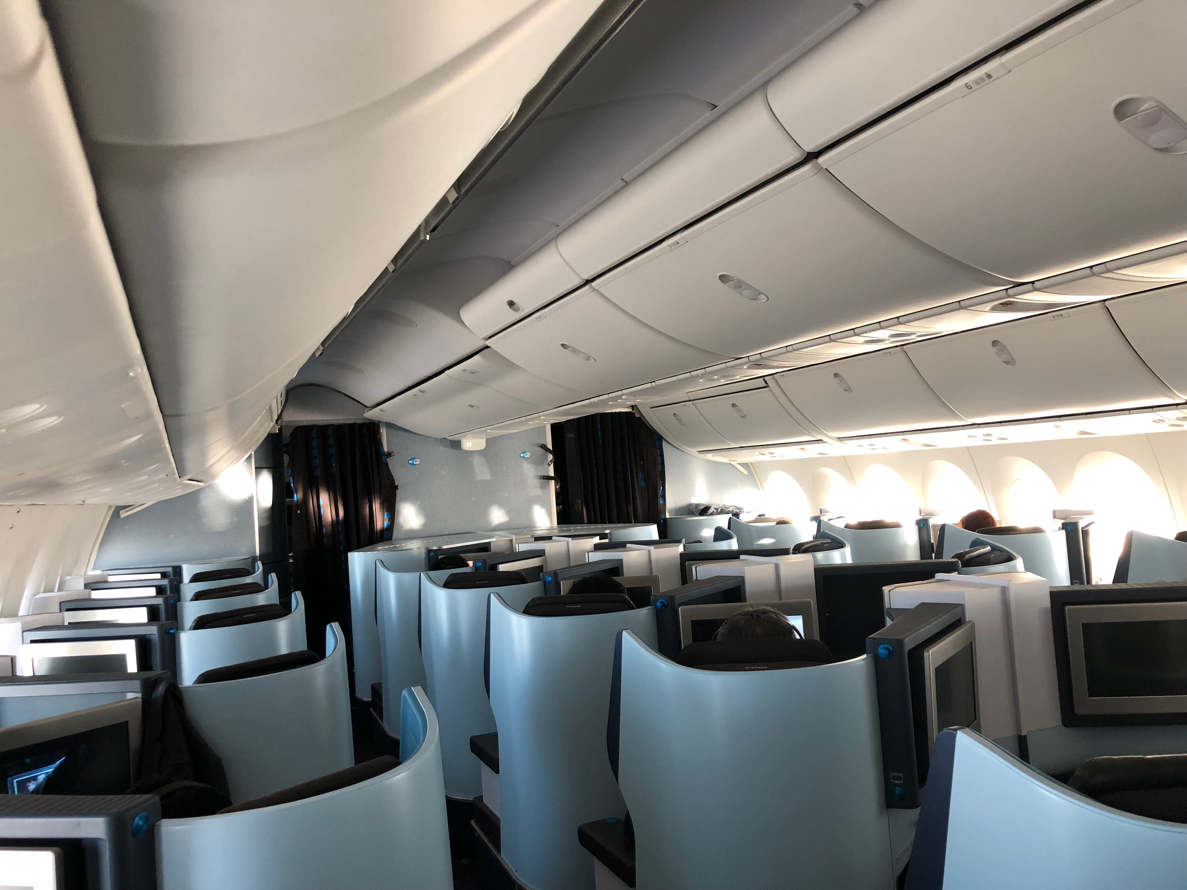 Klmオランダ航空 アムステルダム 関空 ビジネスクラス搭乗レビュー 機内食 座席など紹介